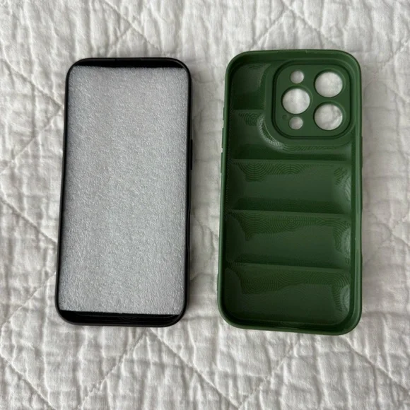 iPhone 16 Pro Black & Green Smartphone Cases - Picture 4 of 4
